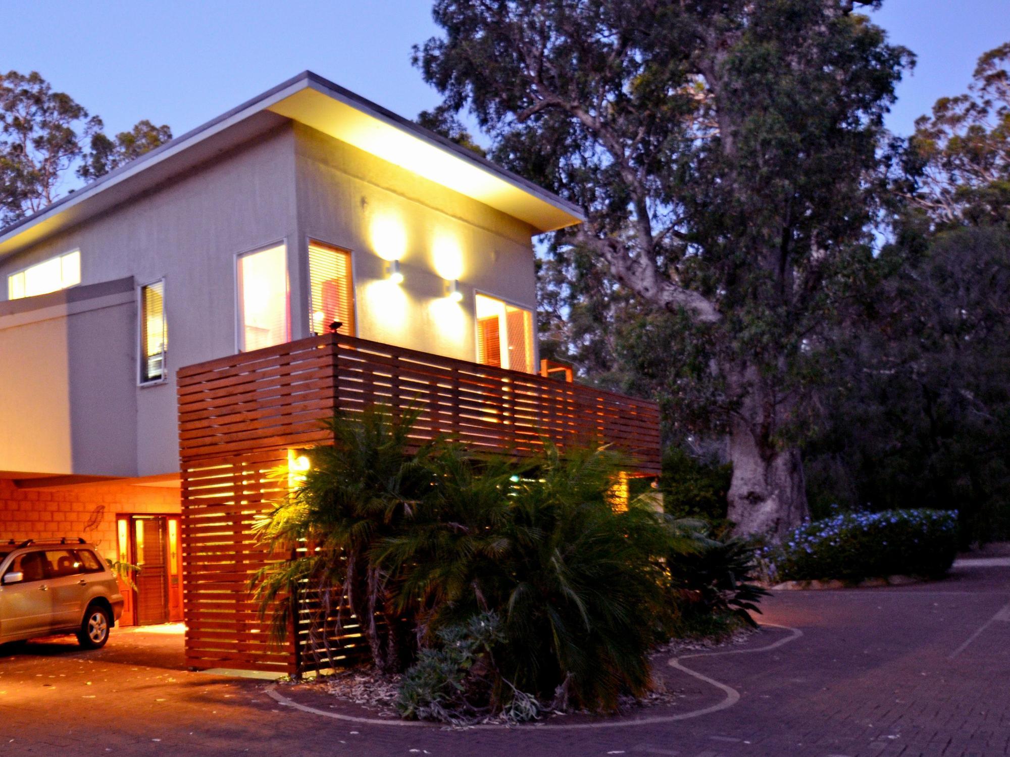 Inn The Tuarts Guest Lodge Busselton Accommodation - Adults Only Eksteriør billede