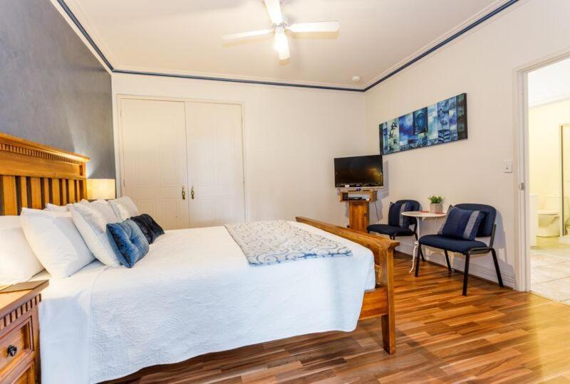 Inn The Tuarts Guest Lodge Busselton Accommodation - Adults Only Eksteriør billede