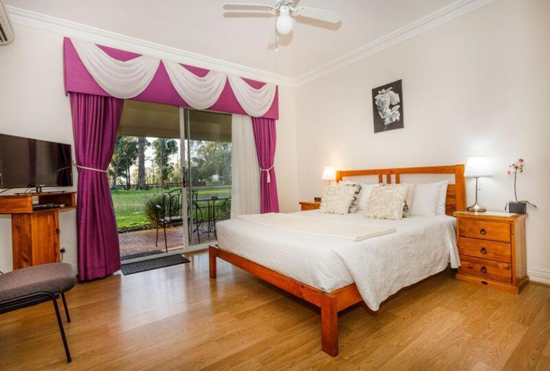 Inn The Tuarts Guest Lodge Busselton Accommodation - Adults Only Eksteriør billede