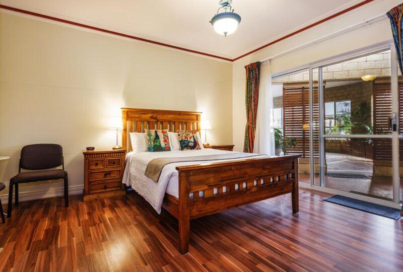 Inn The Tuarts Guest Lodge Busselton Accommodation - Adults Only Eksteriør billede