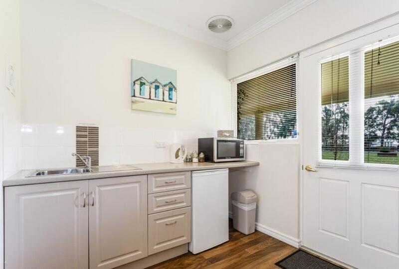 Inn The Tuarts Guest Lodge Busselton Accommodation - Adults Only Eksteriør billede