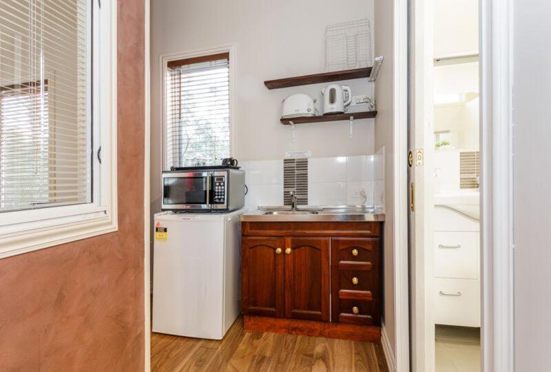 Inn The Tuarts Guest Lodge Busselton Accommodation - Adults Only Eksteriør billede