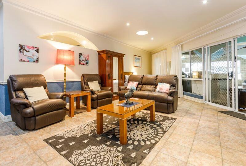 Inn The Tuarts Guest Lodge Busselton Accommodation - Adults Only Eksteriør billede