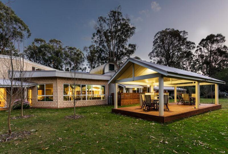 Inn The Tuarts Guest Lodge Busselton Accommodation - Adults Only Eksteriør billede