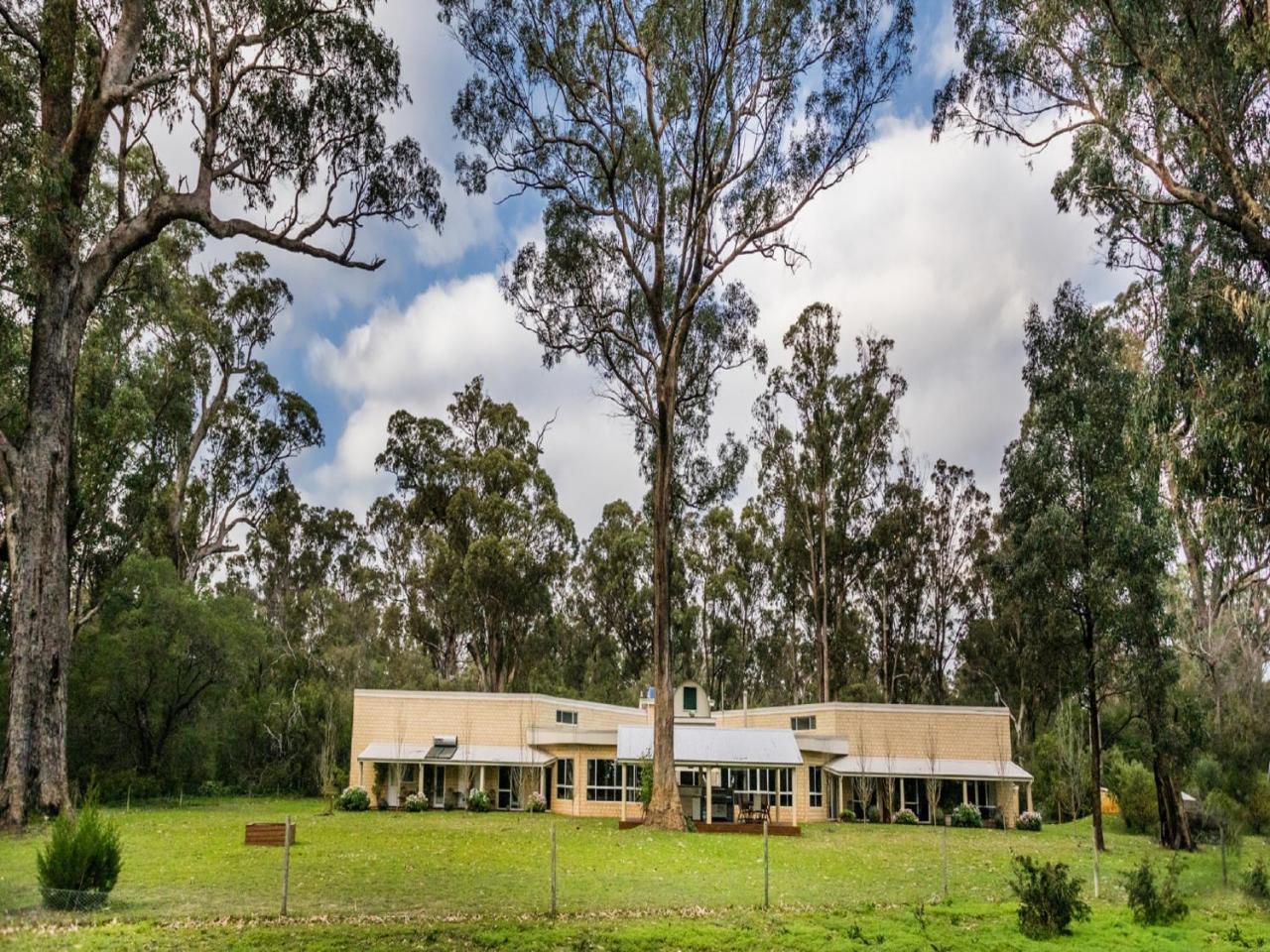 Inn The Tuarts Guest Lodge Busselton Accommodation - Adults Only Eksteriør billede