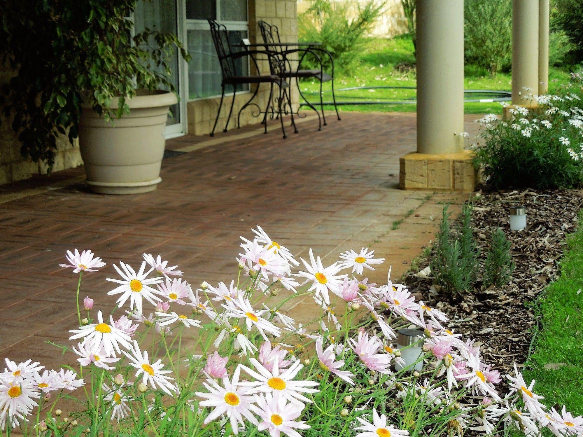 Inn The Tuarts Guest Lodge Busselton Accommodation - Adults Only Eksteriør billede